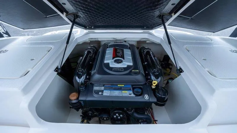 Slide: The Image of Chaparral 21 H20 2019 - 54