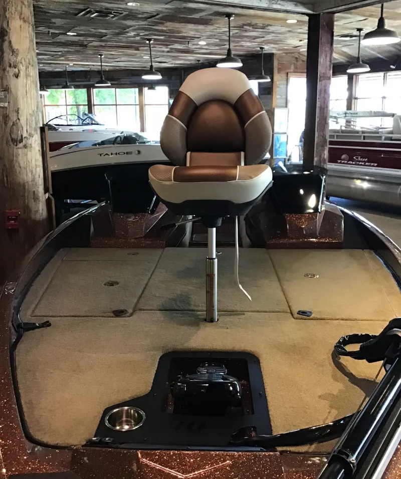 Slide: The Image of 2025 Ranger Z185 boat interior with a central seat in a showroom setting. - 2