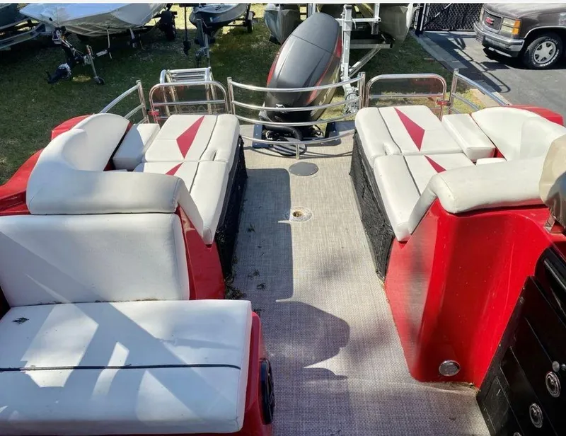 Slide: The Image of Caravelle Razor 238 2019 - 3