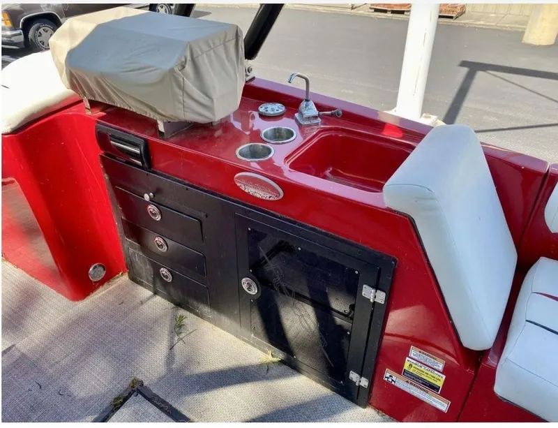 Slide: The Image of Caravelle Razor 238 2019 - 4