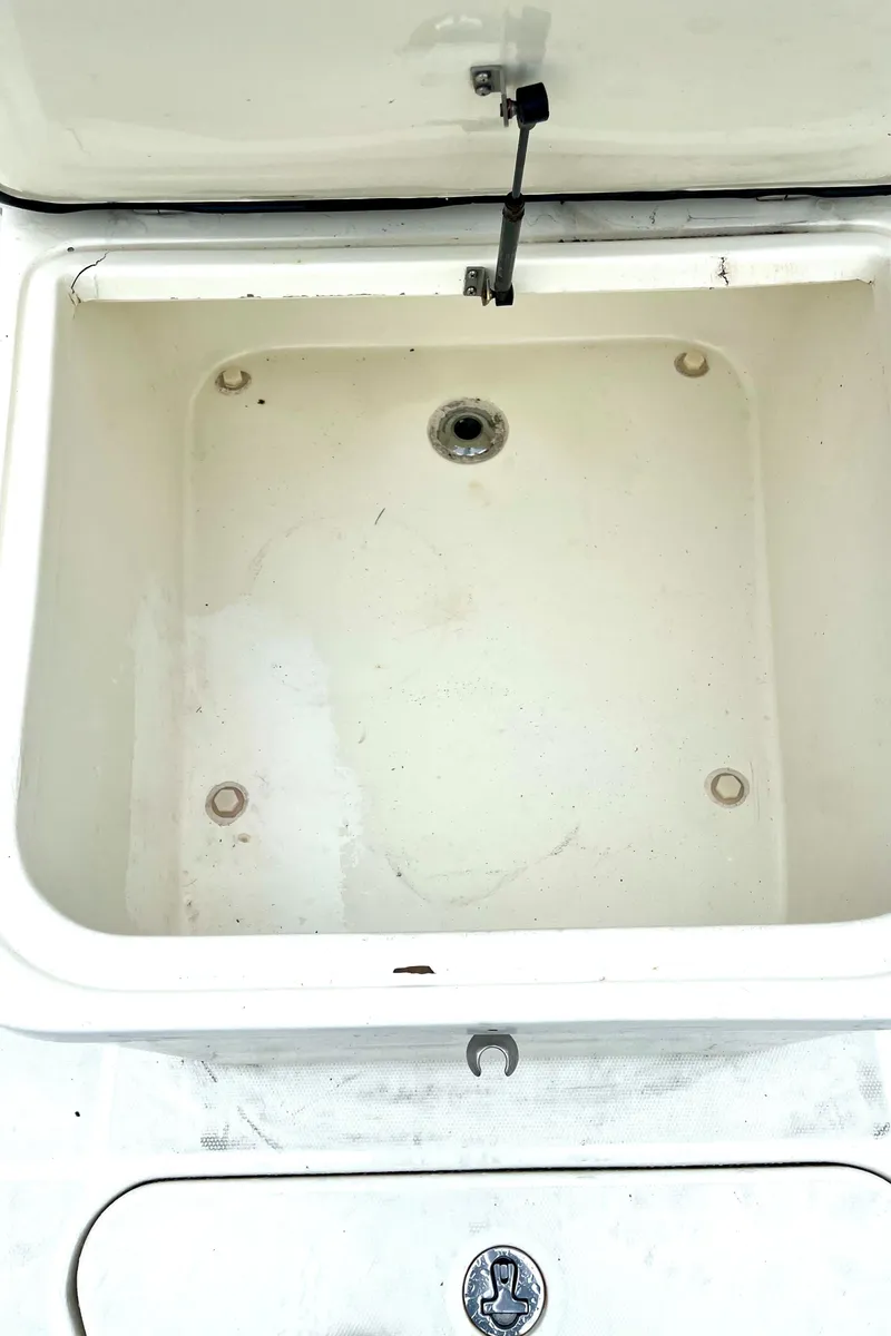 Slide: The Image of Open storage compartment on 2006 Hydra-Sports Vector 2900 CC boat. - 22