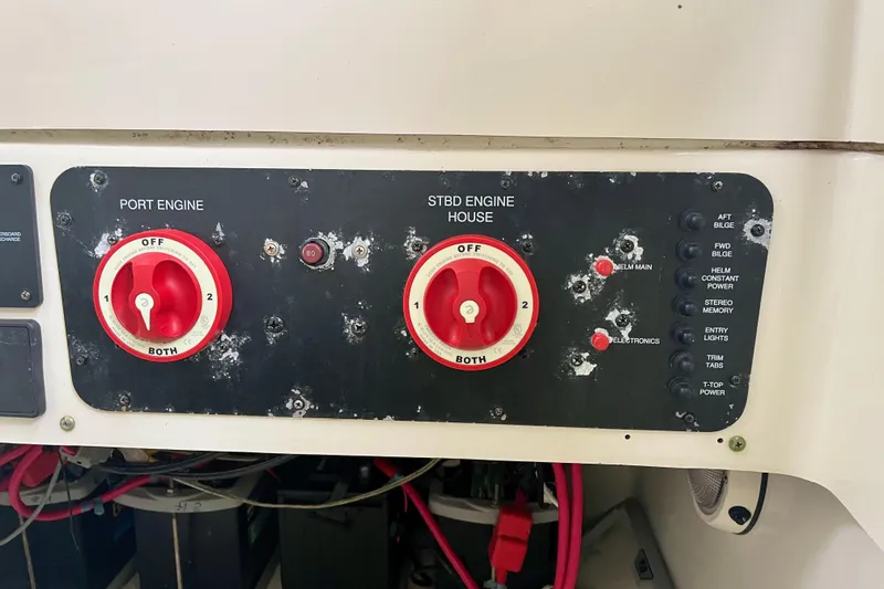 Slide: The Image of Control panel of a 2006 Hydra-Sports Vector 2900 CC boat with engine switches. - 25