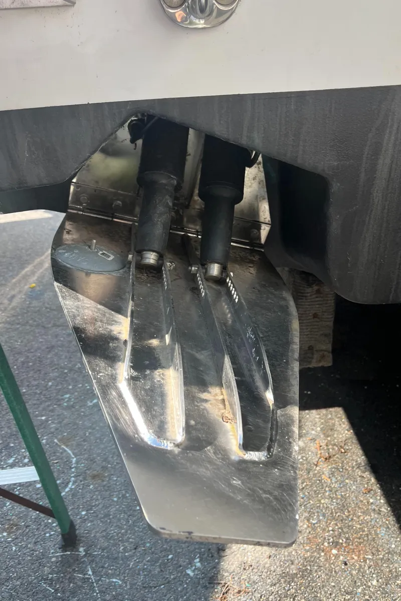 Slide: The Image of Trim tabs on a 2006 Hydra-Sports Vector 2900 CC boat, parked on asphalt. - 28