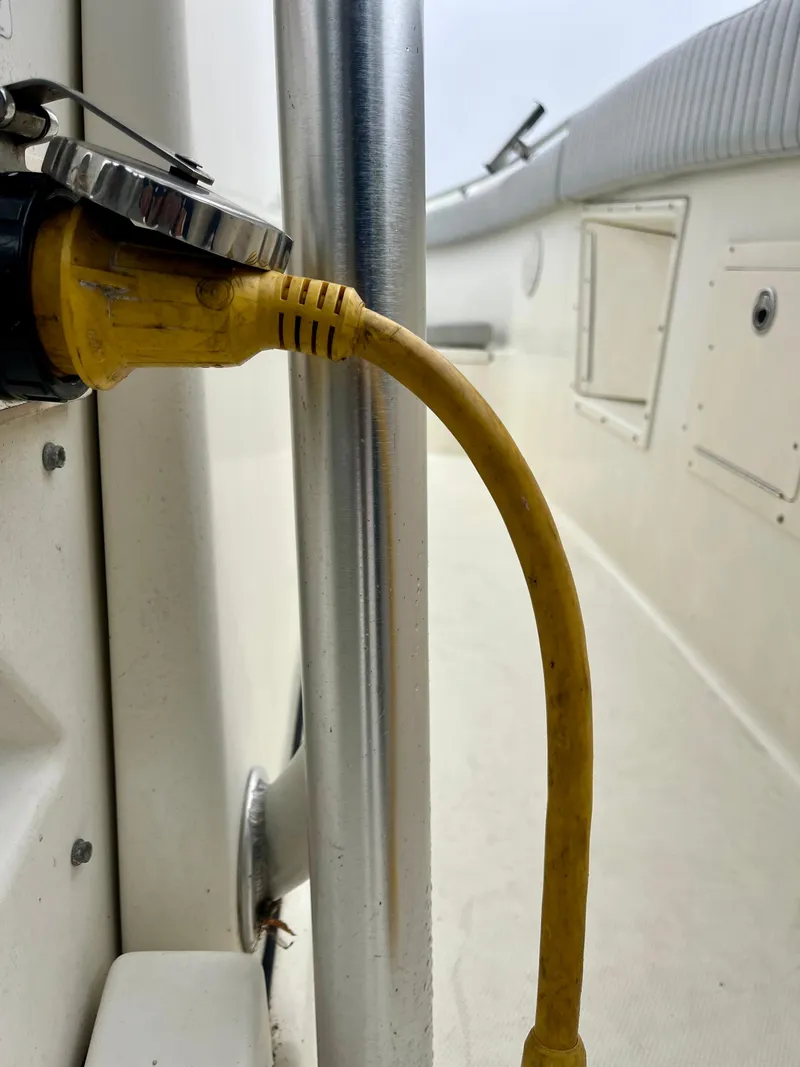 Slide: The Image of Yellow power cable on 2006 Hydra-Sports Vector 2900 CC boat deck. - 32