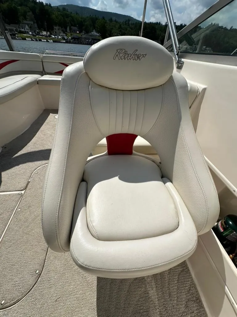 Slide: The Image of White captain's chair on 2005 Rinker 282 Captiva Bowrider boat. - 12
