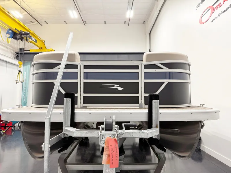 Slide: The Image of 2025 Bennington 20 S STERN RADIUS pontoon boat in showroom, featuring sleek design and modern amenities. - 3