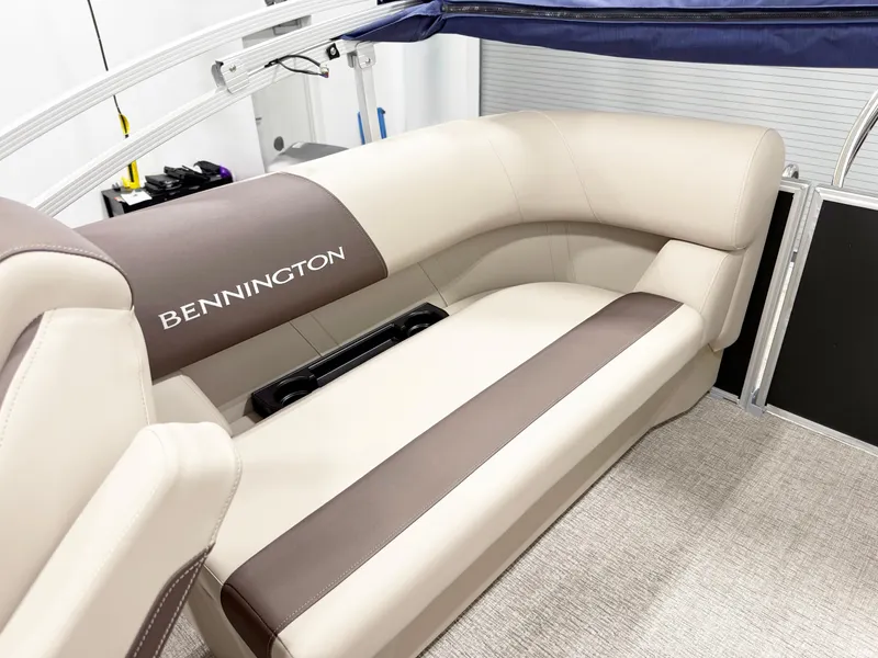 Slide: The Image of 2025 Bennington 20 S STERN RADIUS with Yamaha 115 outboard motor in a workshop. - 8