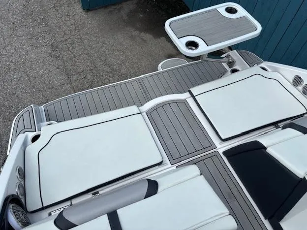 Slide: The Image of 2023 Yamaha Boats 222SD deck with seating and table, featuring sleek design and modern amenities. - 41