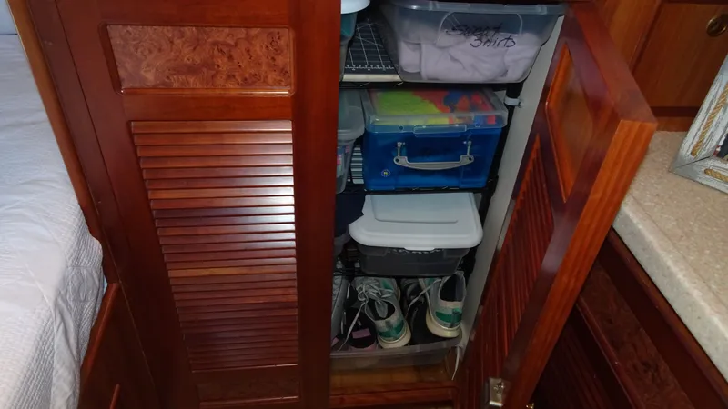 Slide: The Image of President 42' Performance Trawler 2004 - 42