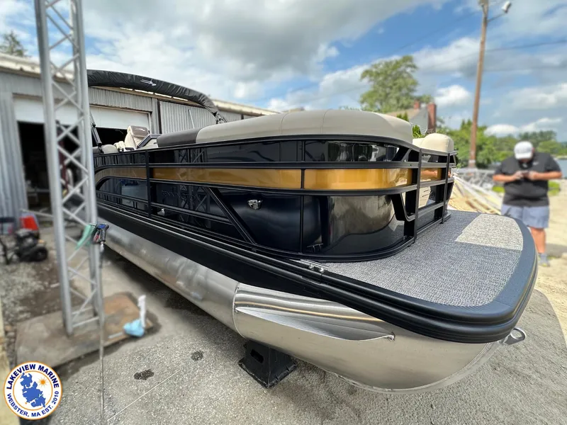 Slide: The Image of 2025 Bennington 22 SSR pontoon boat at Lakeview Marine, Webster, MA. - 2