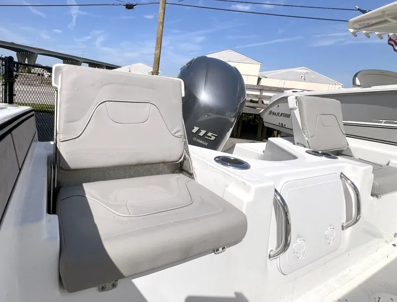 Slide: The Image of 2020 Wellcraft 182 Fishmaster boat with Yamaha 115 engine, featuring comfortable seating. - 19
