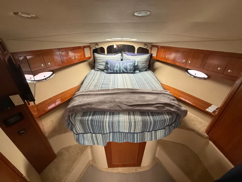 Slide: The Image of Cruisers Yachts 400 Express 2004 - 14
