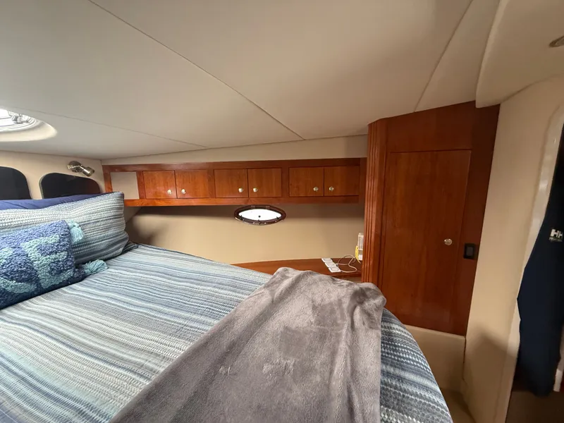 Slide: The Image of Cruisers Yachts 400 Express 2004 - 16