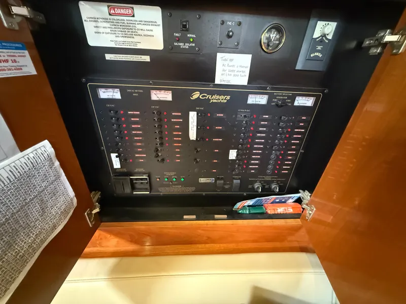 Slide: The Image of Cruisers Yachts 400 Express 2004 - 18