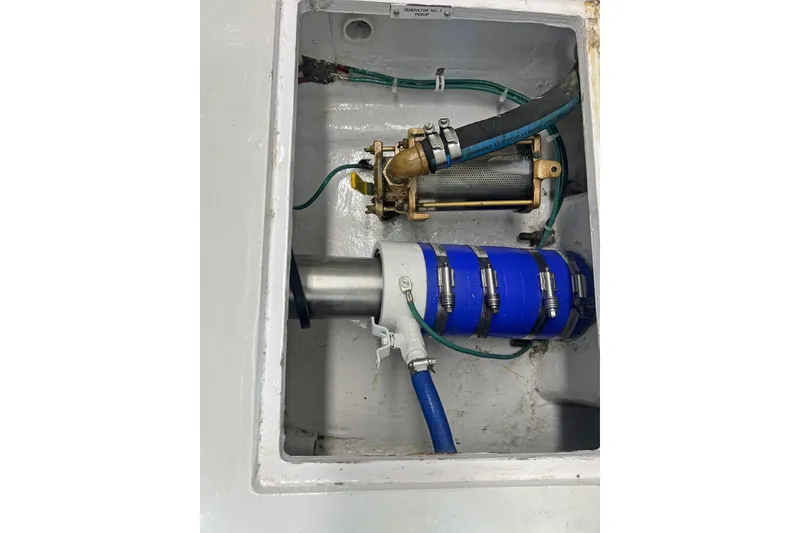 Slide: The Image of Hatteras 60 Convertible 2000 - 52