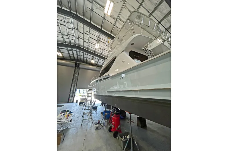 Slide: The Image of Hatteras 60 Convertible 2000 - 54