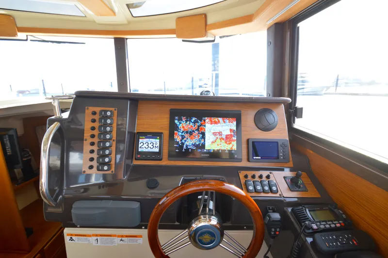 Slide: The Image of Ranger Tug R-27 2020 - 35