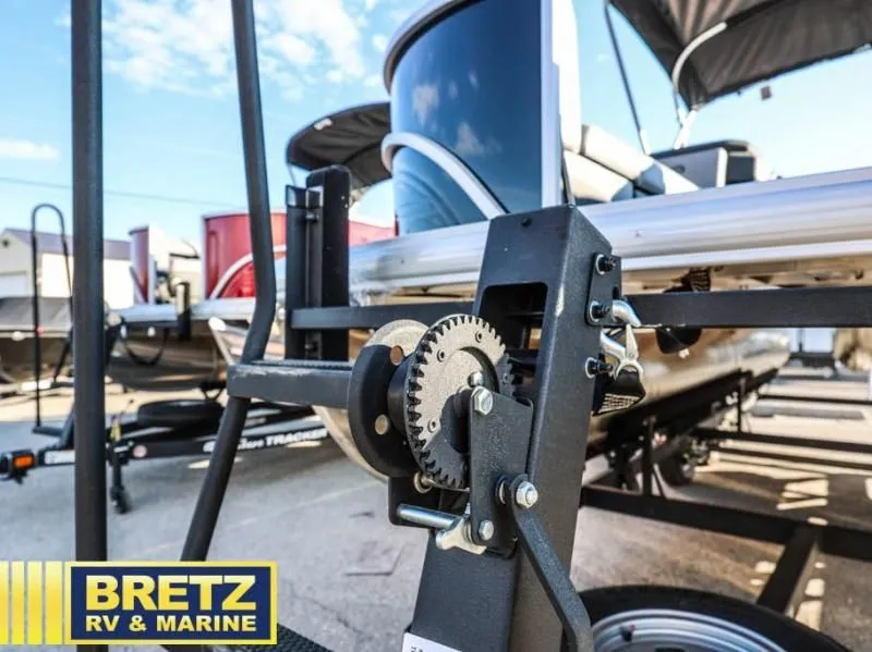 Slide: The Image of Party Barge 18 DLX 2026 - 4