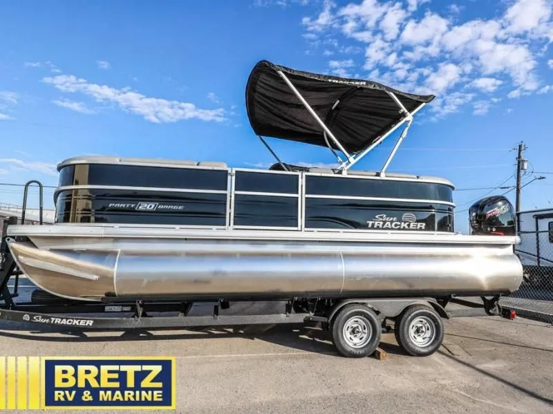 Slide: The Image of Party Barge 18 DLX 2026 - 8