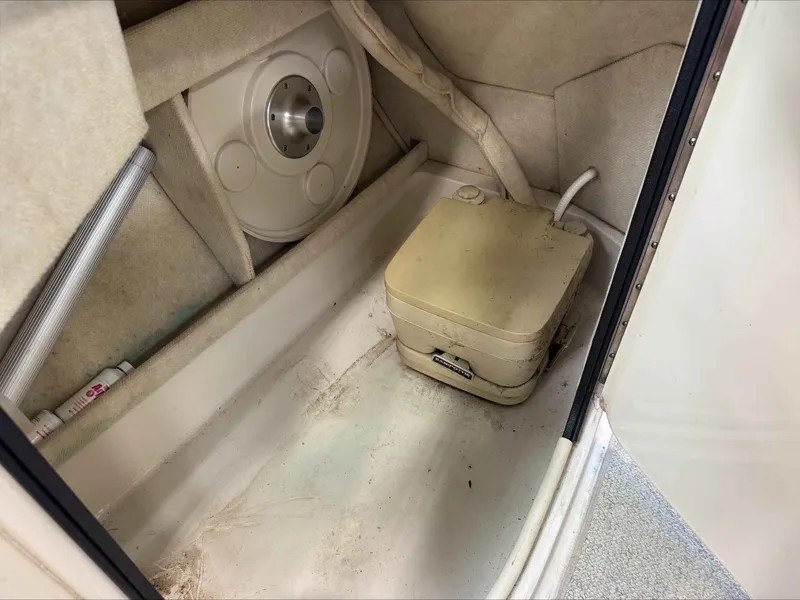 Slide: The Image of Sea Ray 210 Sundeck 2001 - 11