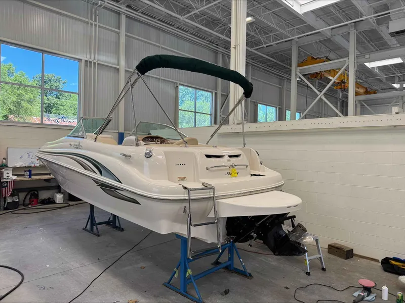 Slide: The Image of Sea Ray 210 Sundeck 2001 - 4