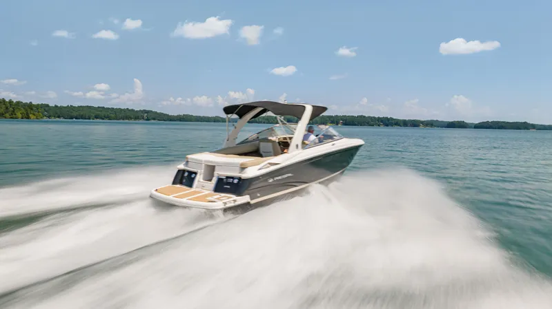 Slide: The Image of 2015 Regal 2700 ES Bowrider speeding on a lake under a clear blue sky. - 6