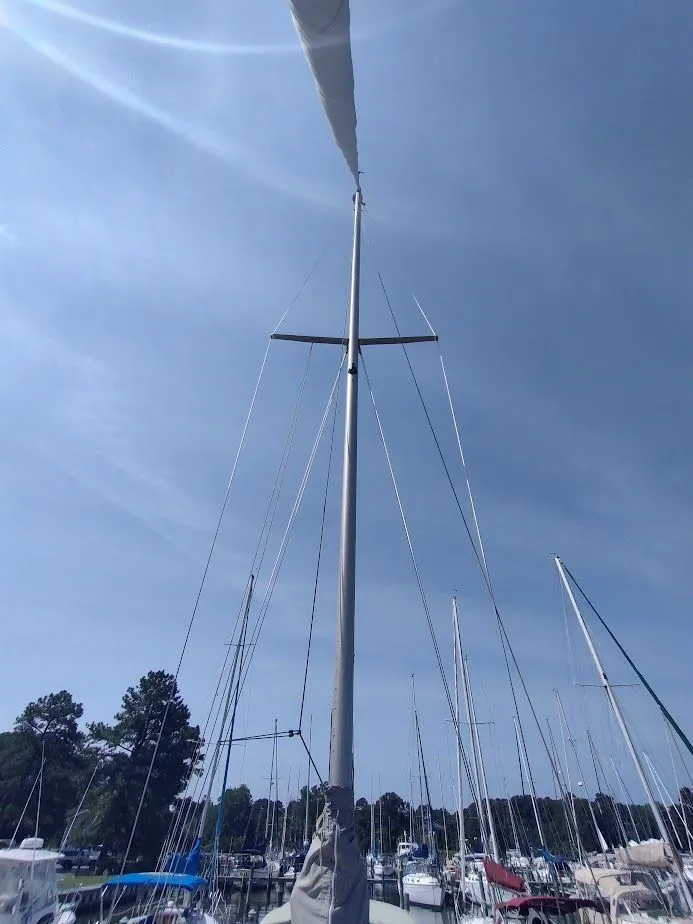 Slide: The Image of Tall mast of a 1986 Catalina C-34 sailboat against a clear blue sky. - 11