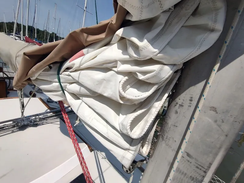 Slide: The Image of Folded sail on a 1986 Catalina C-34 yacht, docked in a marina. - 29