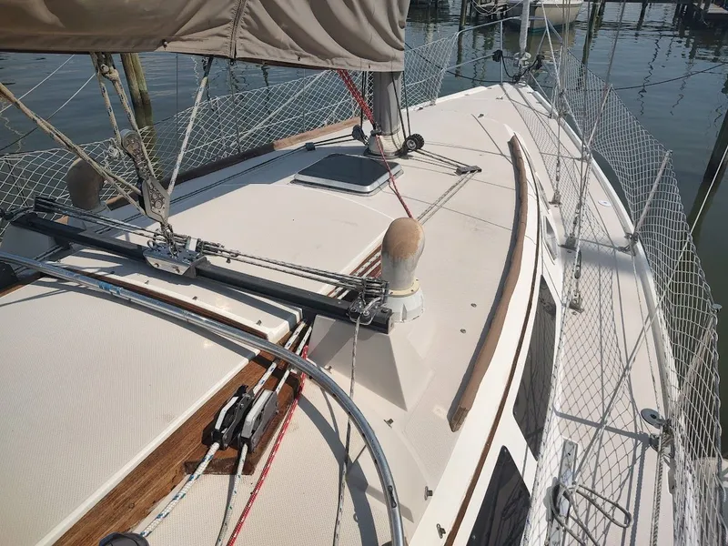 Slide: The Image of 1986 Catalina C-34 sailboat deck with rigging and safety netting at a marina. - 4