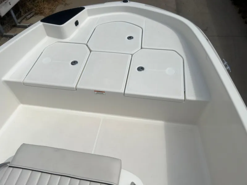 Slide: The Image of Bayliner Element F16 2017 - 15