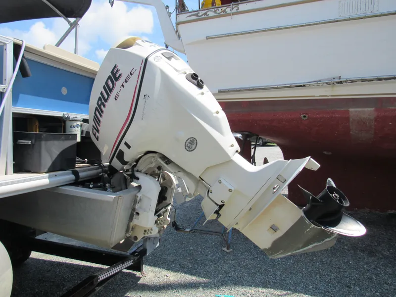 Slide: The Image of SunChaser Classic Fish 8520 4-PT 2017 - 23