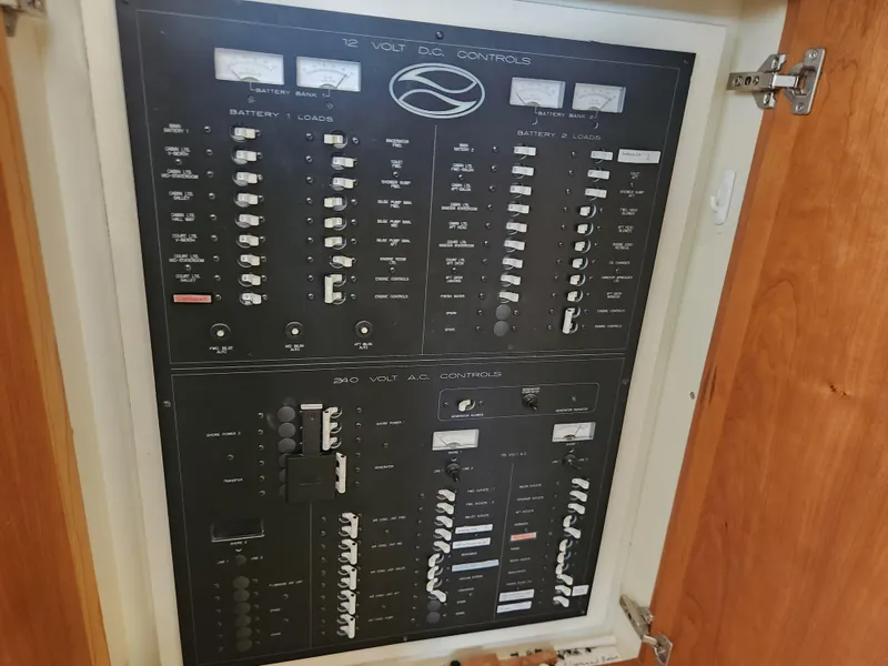 Slide: The Image of Silverton 453 Motor Yacht 2000 - 65