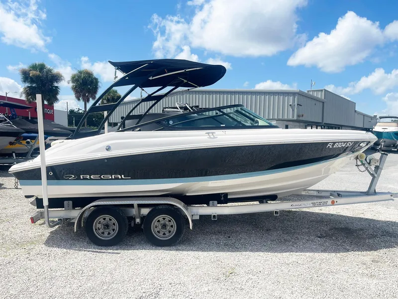 The Image of 2021 Regal 2000 ES Bowrider on trailer, parked outdoors under blue sky. - 1