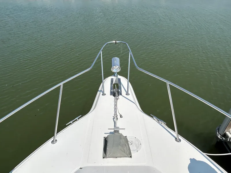 Slide: The Image of Bow view of 1993 Sea Ray 440 Sundancer on calm water. - 10