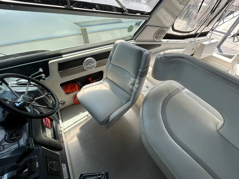 Slide: The Image of Autopilot display on 1993 Sea Ray 440 Sundancer boat dashboard. - 34