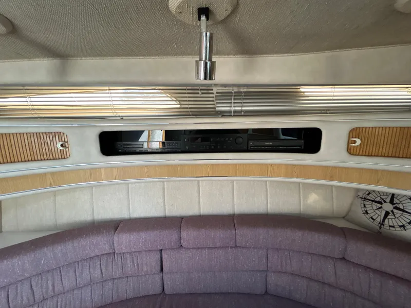 Slide: The Image of Sea Ray 440 Sundancer 1993 - 57