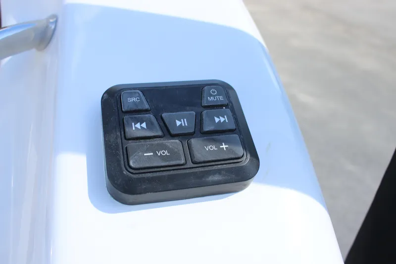 Slide: The Image of Sea Pro 245 Sandbar 2026 - 57