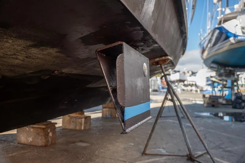 Slide: The Image of 1988 Hatteras 65 Sportfish boat hull in dry dock, showing keel detail. - 77