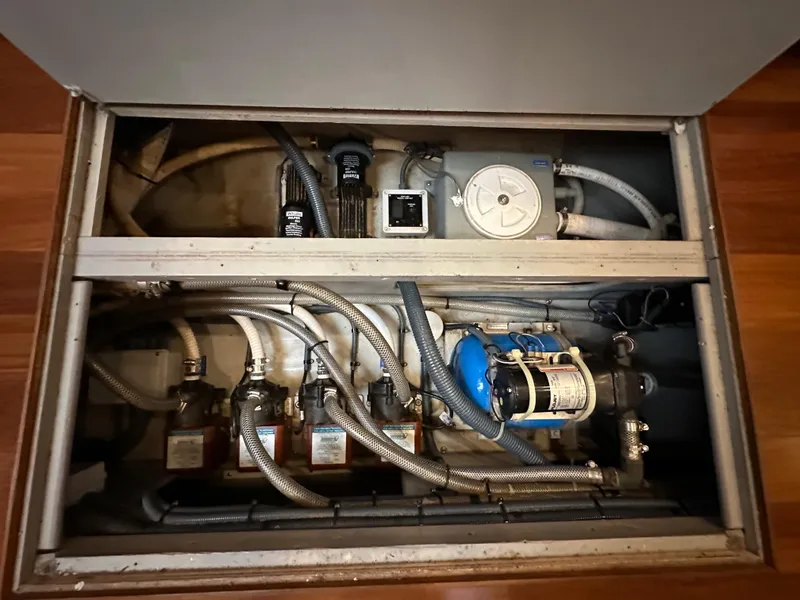 Slide: The Image of Sunseeker Predator 60 2000 - 110