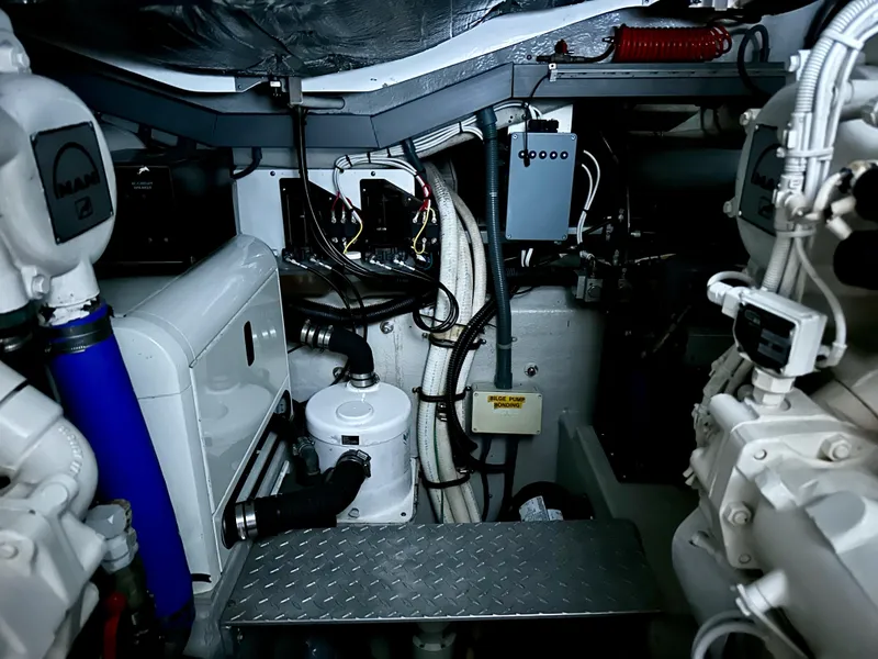 Slide: The Image of Sunseeker Predator 60 2000 - 123