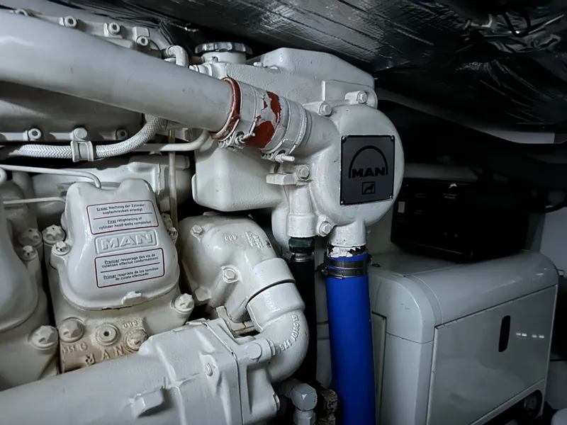 Slide: The Image of Sunseeker Predator 60 2000 - 126