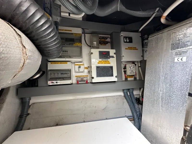 Slide: The Image of Sunseeker Predator 60 2000 - 128