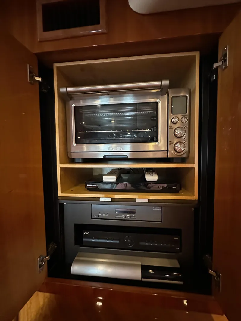 Slide: The Image of Sunseeker Predator 60 2000 - 81