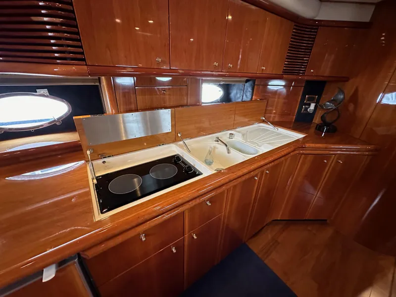 Slide: The Image of Sunseeker Predator 60 2000 - 84