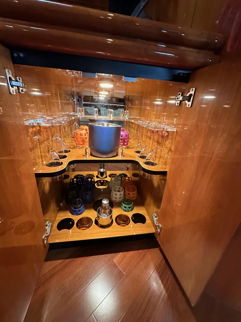 Slide: The Image of Sunseeker Predator 60 2000 - 87