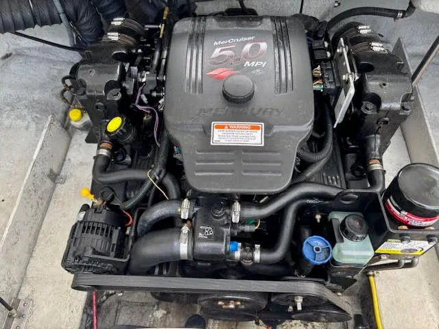 Slide: The Image of MerCruiser 5.0 MPI engine in a 2005 Cobalt 200 boat, detailed view. - 23