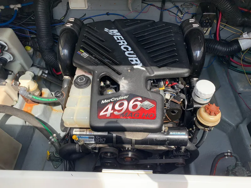 Slide: The Image of MerCruiser 496 MAG HO engine in 2000 Sea Ray 270 Sundancer boat. - 17
