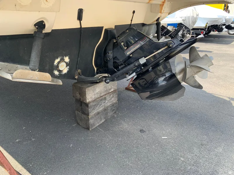 Slide: The Image of Rear view of 2000 Sea Ray 270 Sundancer boat with MerCruiser outdrive. - 22