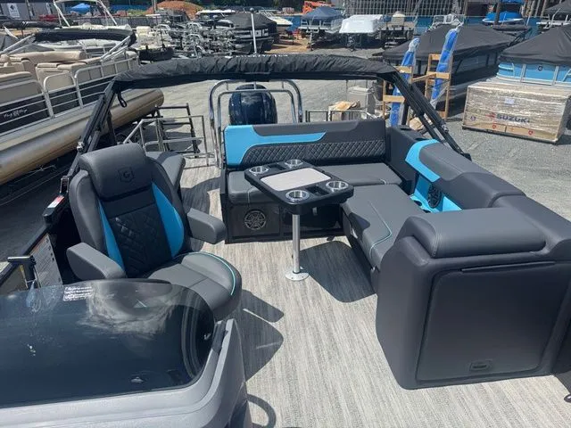 Slide: The Image of Godfrey Sweetwater 2286 SFL - Yamaha 250 SHO 2026 - 13