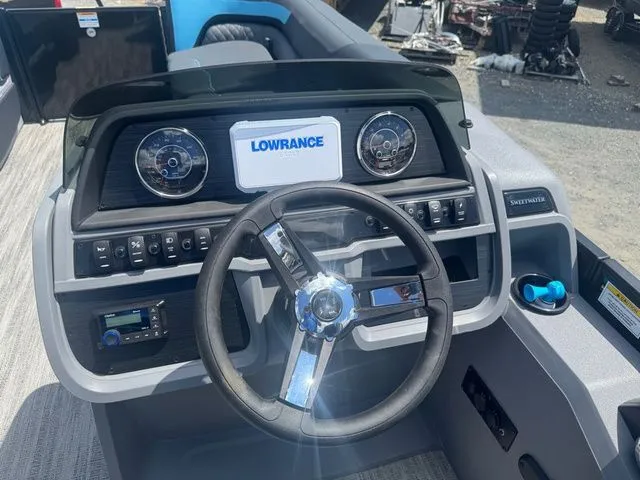 Slide: The Image of Godfrey Sweetwater 2286 SFL - Yamaha 250 SHO 2026 - 15